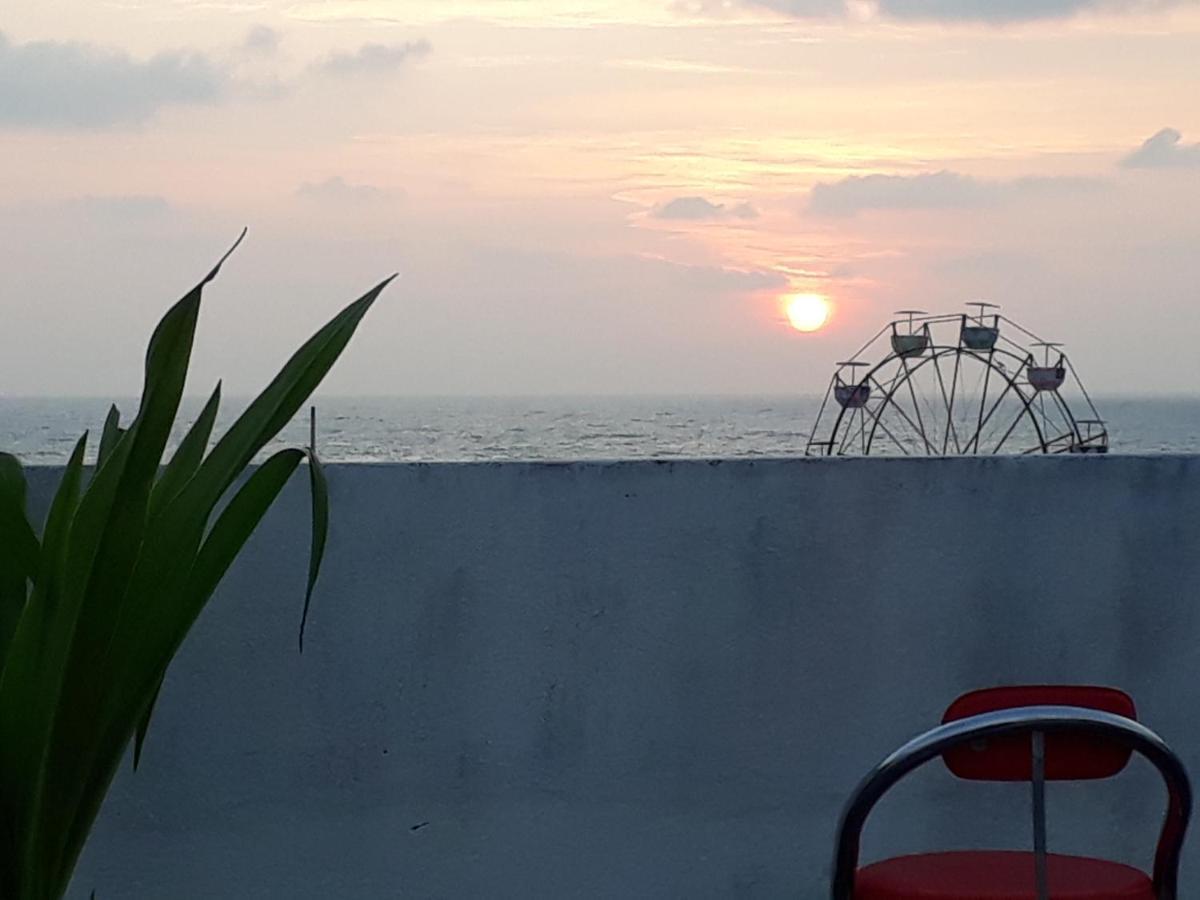 Kolam Elliots Beach Chennai Esterno foto
